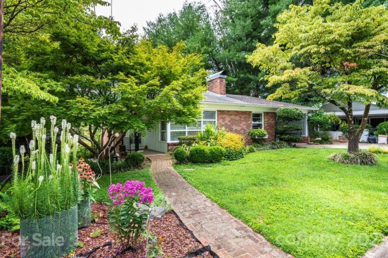 Property image 2 at 1021 Pennton Avenue, Lenoir, NC 28645