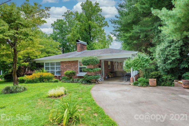 Property image 3 at 1021 Pennton Avenue, Lenoir, NC 28645