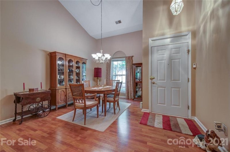 Property image 4 at 601 Oakbluff Circle, Charlotte, NC 28216