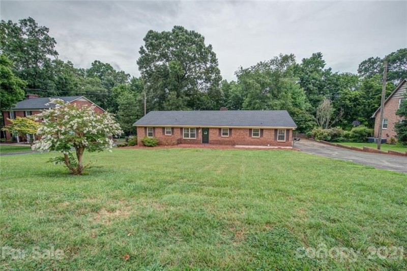 Property image 2 at 214 Dogwood Drive, Mount Holly, NC 28120
