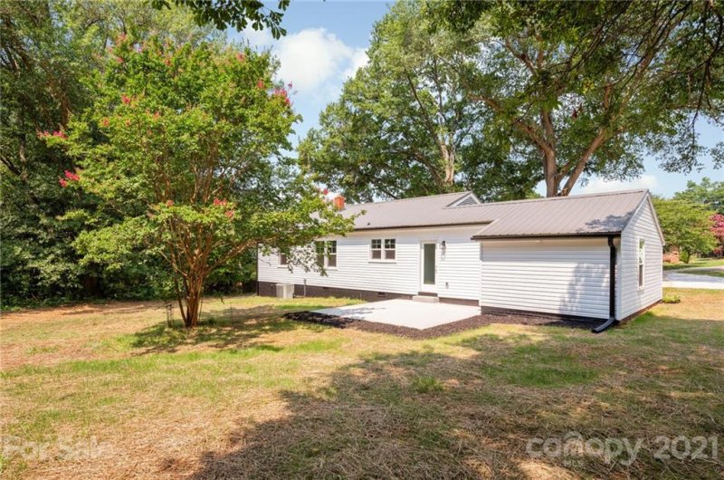 Property image 4 at 124 Point Circle, Belmont, NC 28012