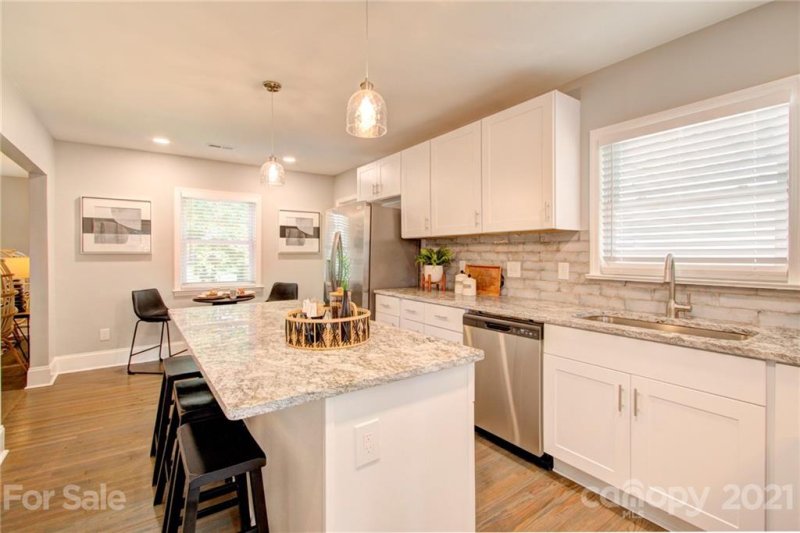 Property image 3 at 1514 Medford Drive, Charlotte, NC 28205