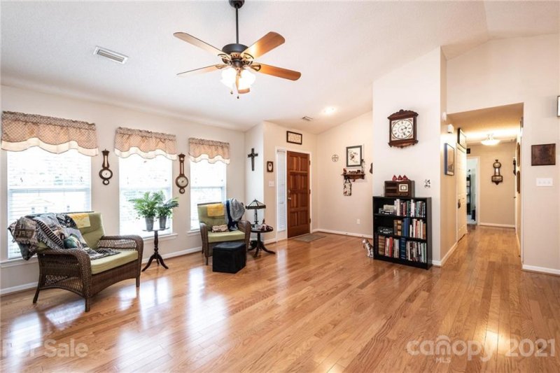 Property image 4 at 712 16th Avenue, Hickory, NC 28602