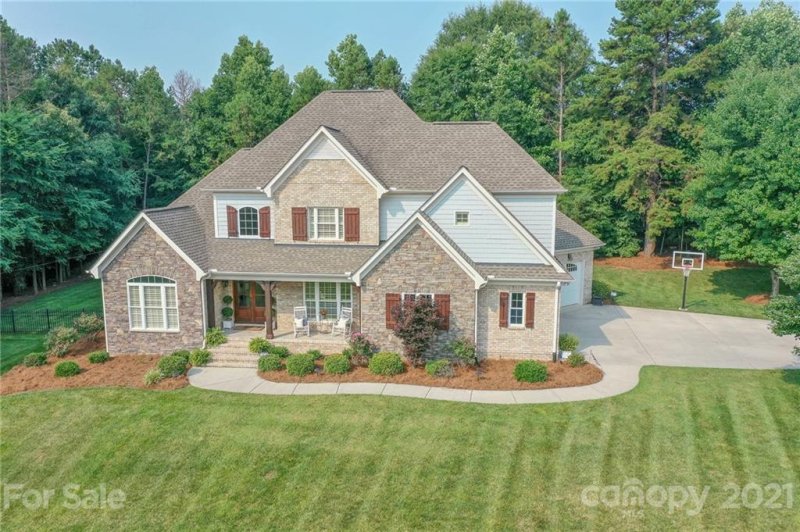 Property image 2 at 6246 Fox Chase Drive, Davidson, NC 28036