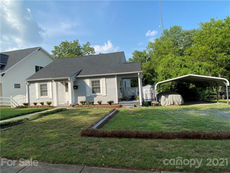Property image 3 at 300 Keswick Avenue, Charlotte, NC 28206