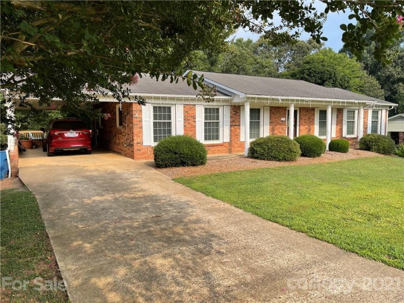 Property image 4 at 3703 21st Street, Hickory, NC 28601