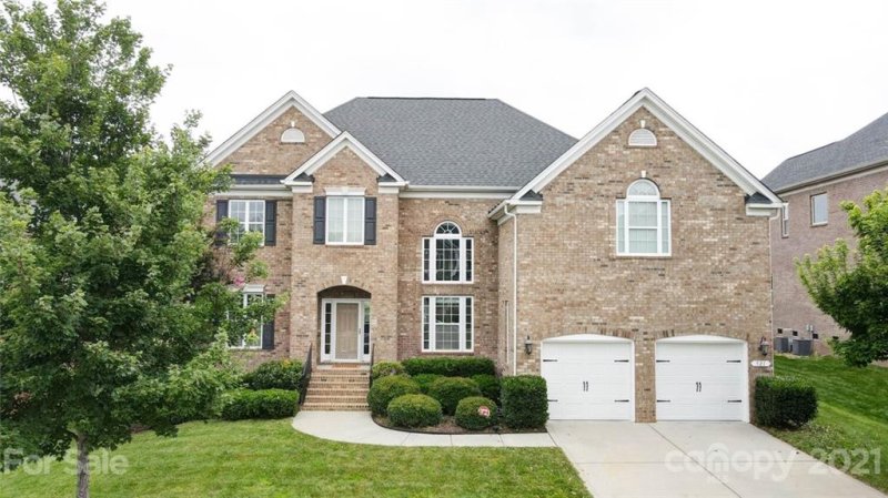 521 Chase Prairie Lane