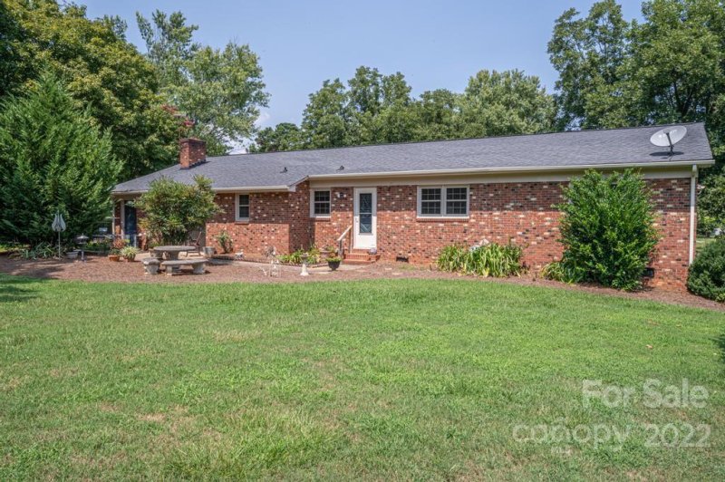 Property image 2 at 124 Starcrest Drive, Stanley, NC 28164