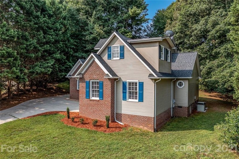 Property image 4 at 5575 Ashley Court, Hickory, NC 28601