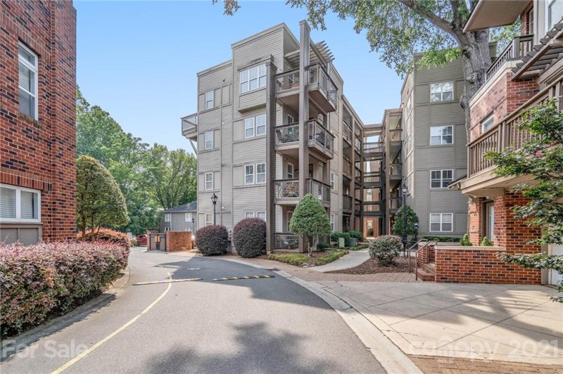 Property image 2 at 562 Oakland Avenue, Charlotte, NC 28204