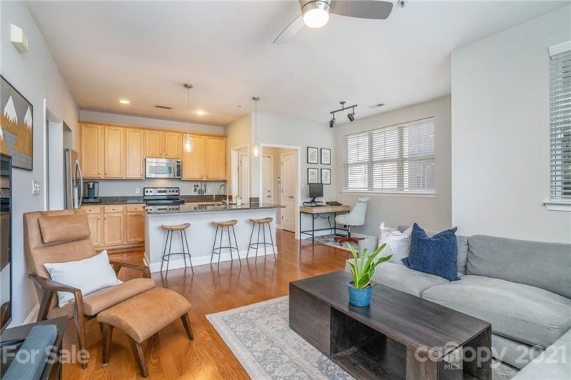 Property image 5 at 562 Oakland Avenue, Charlotte, NC 28204