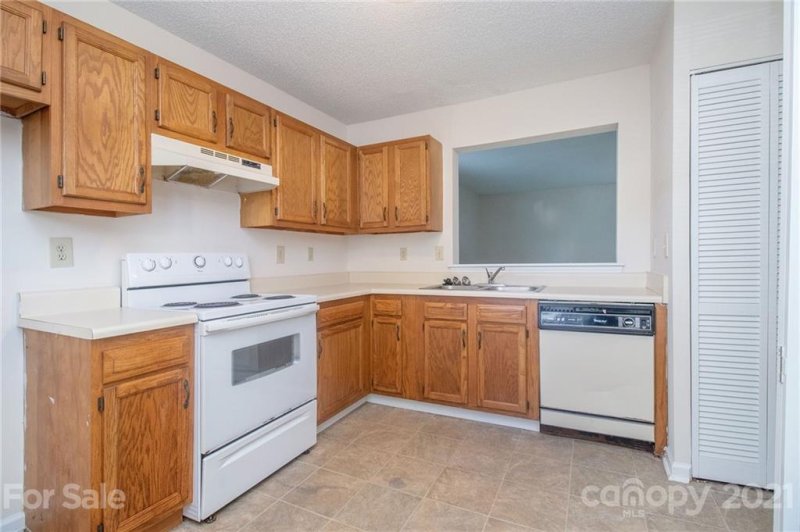 Property image 3 at 9714 Old Gate Drive, Matthews, NC 28105