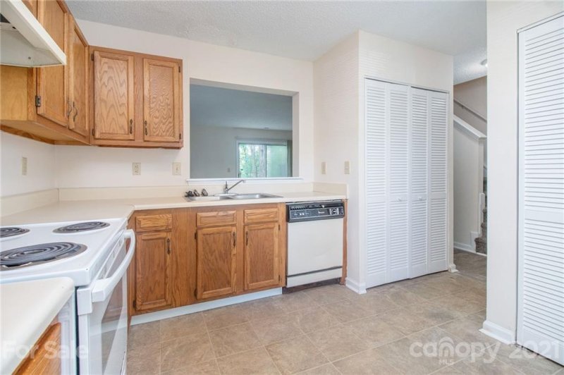 Property image 4 at 9714 Old Gate Drive, Matthews, NC 28105