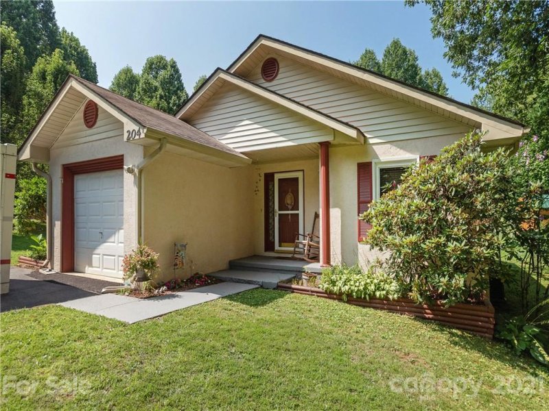 Property image 2 at 204 Cinnamon Way, Flat Rock, NC 28731