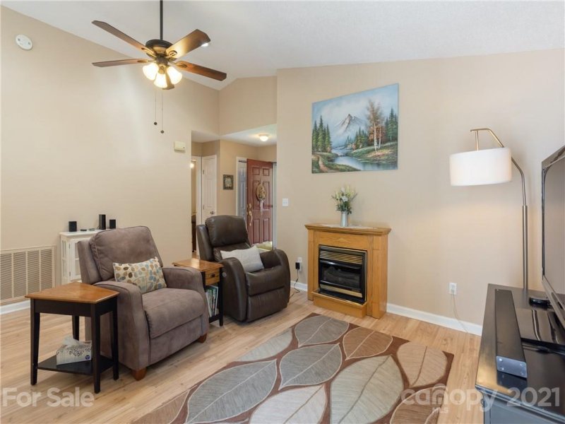 Property image 5 at 204 Cinnamon Way, Flat Rock, NC 28731