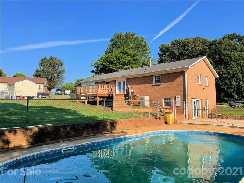 Property image 2 at 1609 Rayland Drive, Hickory, NC 28601