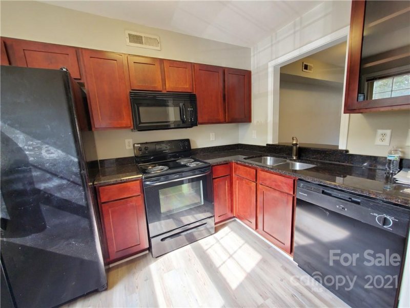 Property image 3 at 1201 Green Oaks Lane, Charlotte, NC 28205