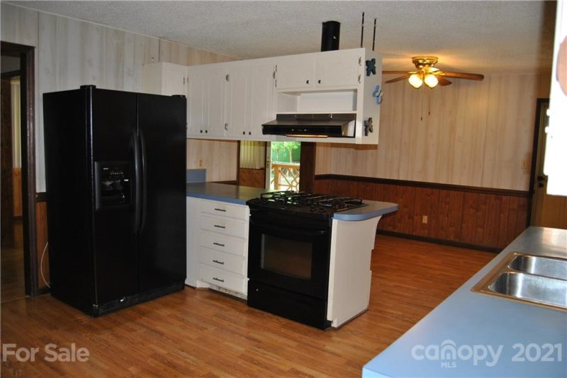 Property image 3 at 1421 Anthony Drive, Gastonia, NC 28052