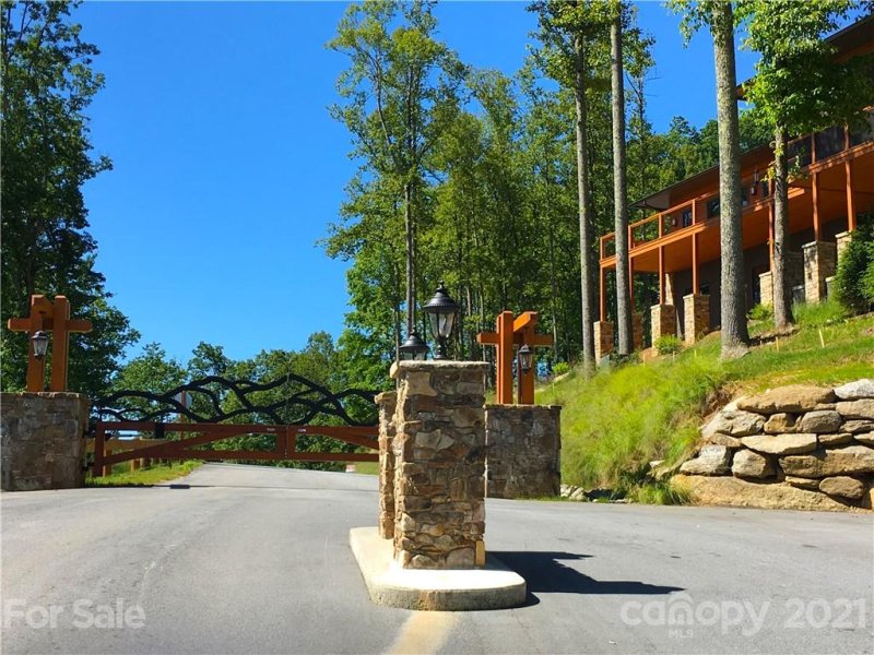 Property image 3 at 235 Curtain Bluff, Hendersonville, NC 28791