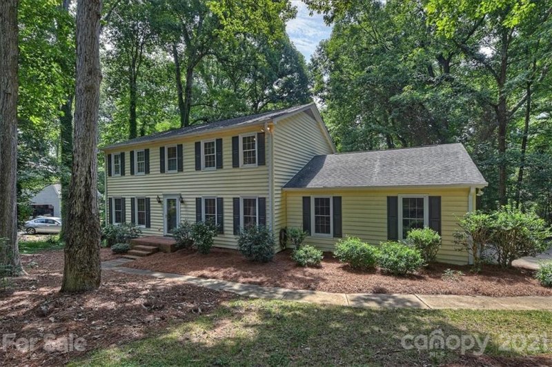 Property image 2 at 10501 Stonemede Lane, Matthews, NC 28105