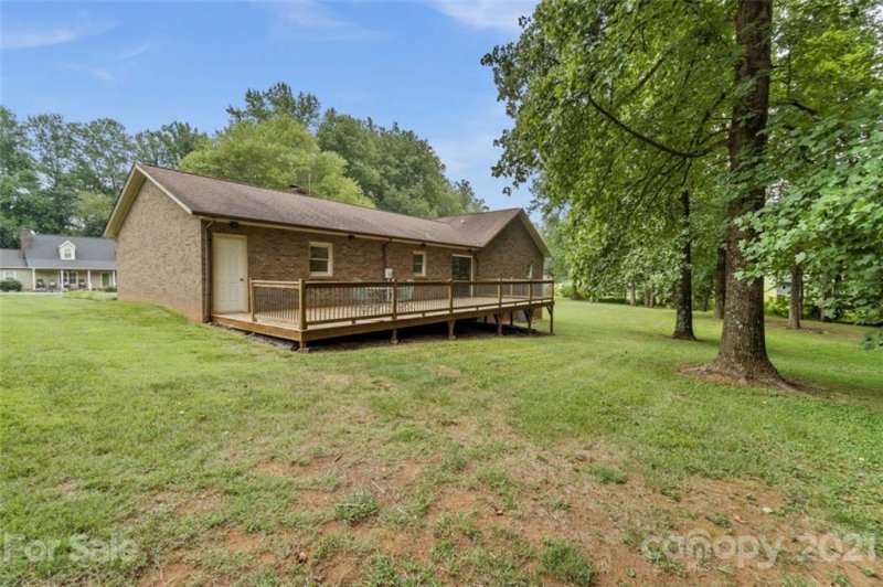 Property image 2 at 1667 Rolling Lane, Hickory, NC 28602