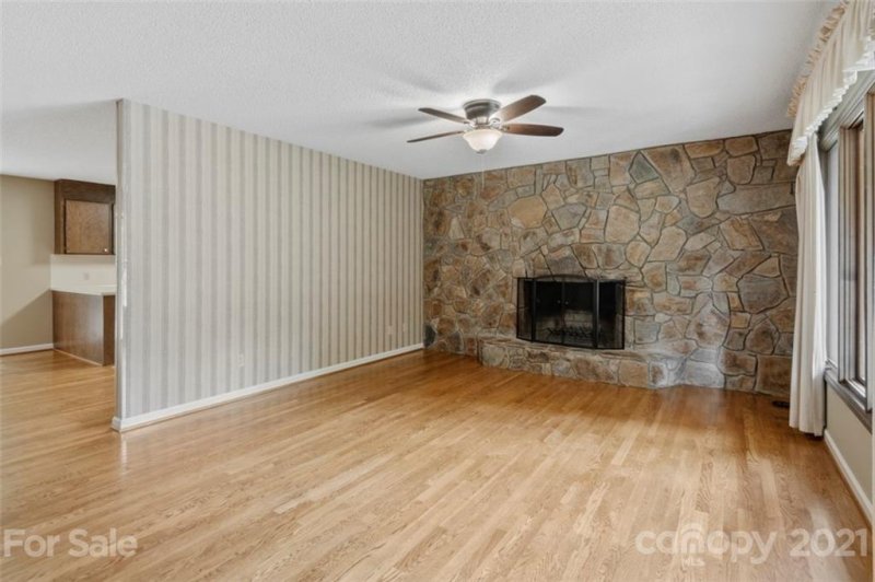 Property image 3 at 1667 Rolling Lane, Hickory, NC 28602