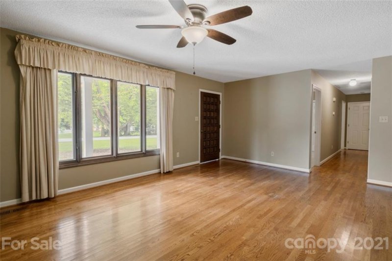 Property image 4 at 1667 Rolling Lane, Hickory, NC 28602