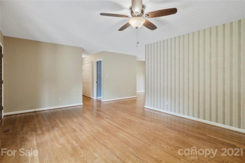 Property image 5 at 1667 Rolling Lane, Hickory, NC 28602