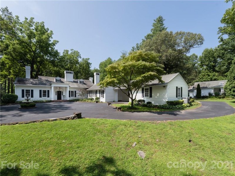 Property image 2 at 101 Stonebridge Drive, Hendersonville, NC 28739