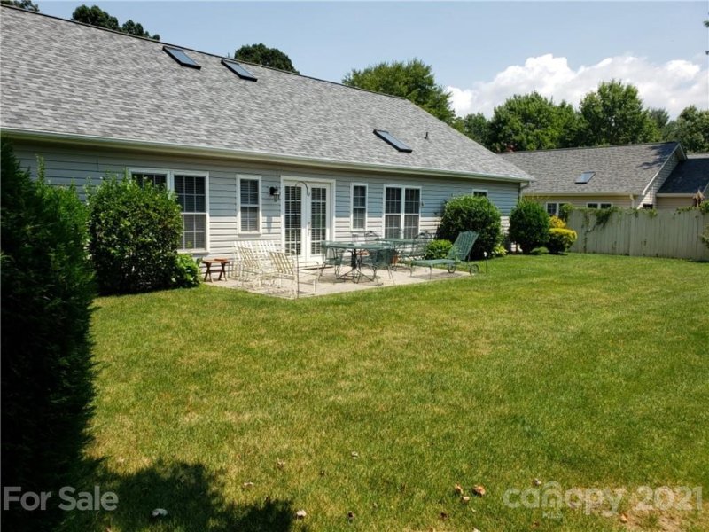 Property image 2 at 40 Stonebridge Drive, Asheville, NC 28805