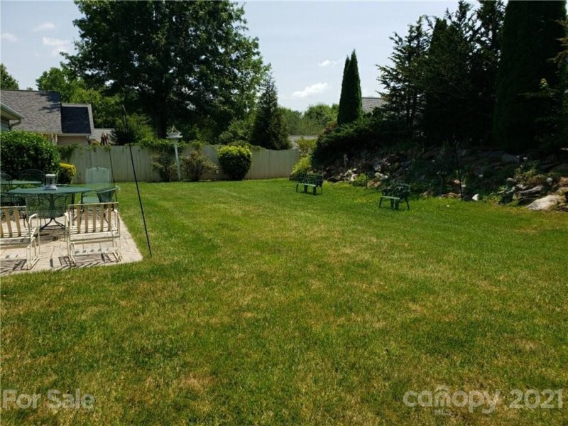 Property image 3 at 40 Stonebridge Drive, Asheville, NC 28805