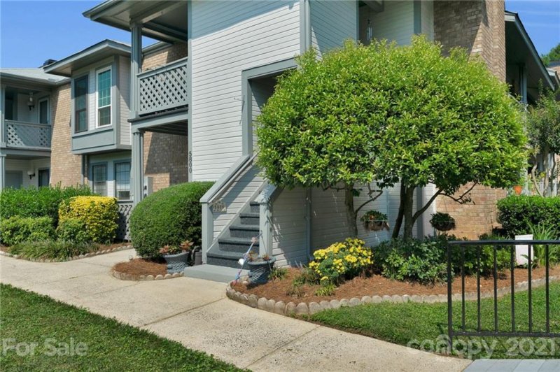 Property image 2 at 5808 Harris Grove Lane, Charlotte, NC 28212