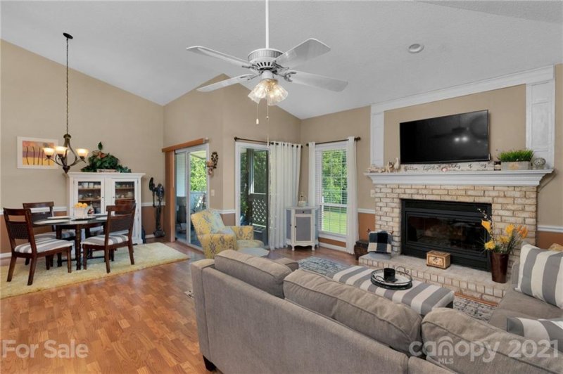 Property image 4 at 5808 Harris Grove Lane, Charlotte, NC 28212