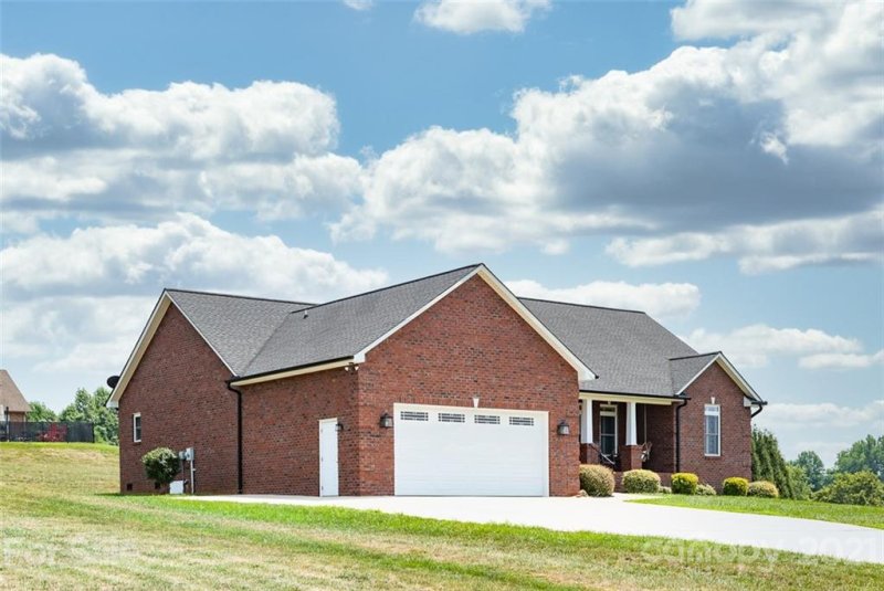 Property image 2 at 2411 Carriage Lane, Lincolnton, NC 28092