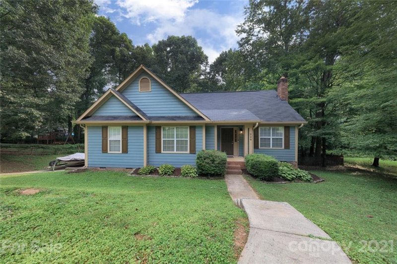 Property image 2 at 228 Bubbling Well Road, Denver, NC 28037