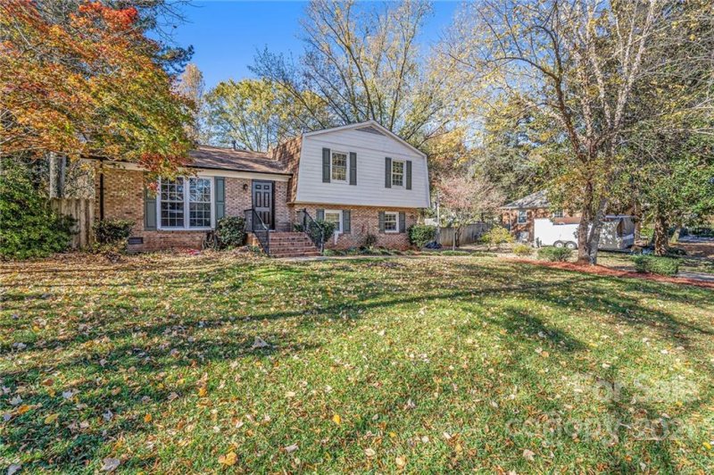 Property image 2 at 13500 Four Oaks Lane, Matthews, NC 28105