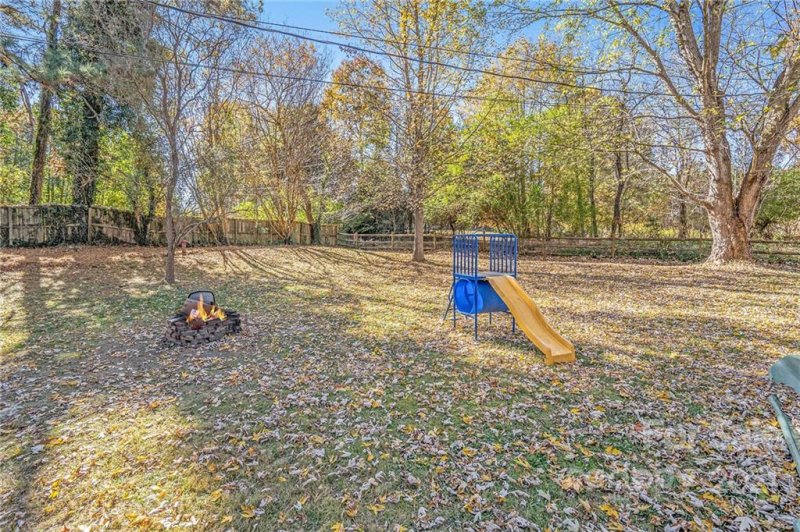 Property image 4 at 13500 Four Oaks Lane, Matthews, NC 28105