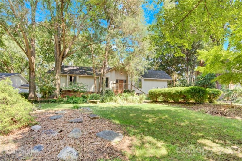 Property image 2 at 2600 Innsbrook Road, Charlotte, NC 28226