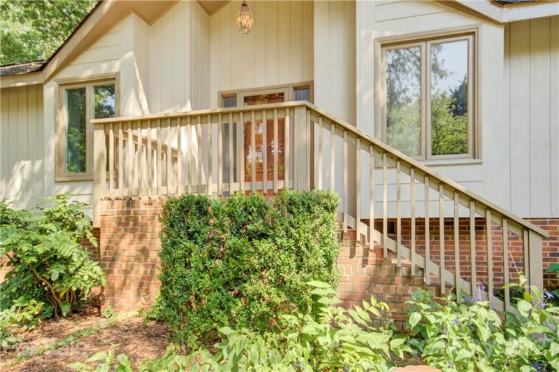 Property image 3 at 2600 Innsbrook Road, Charlotte, NC 28226