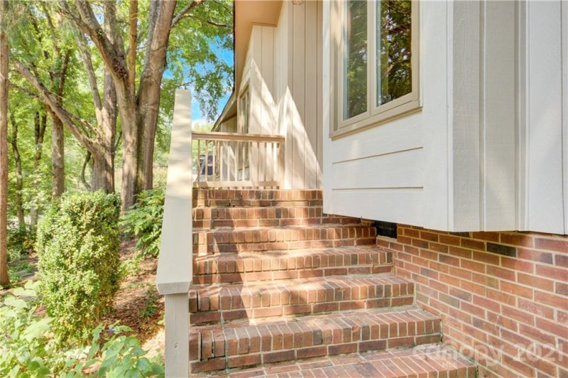 Property image 4 at 2600 Innsbrook Road, Charlotte, NC 28226