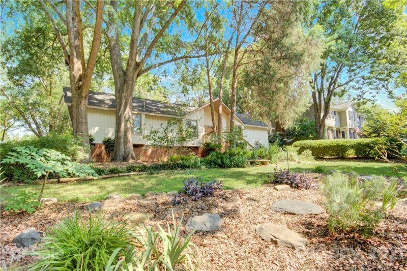 Property image 5 at 2600 Innsbrook Road, Charlotte, NC 28226