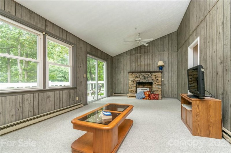 Property image 3 at 228 Castleton Lane, Hendersonville, NC 28791