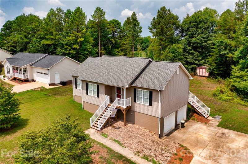 Property image 3 at 6414 Lake Breeze Court, Hickory, NC 28601