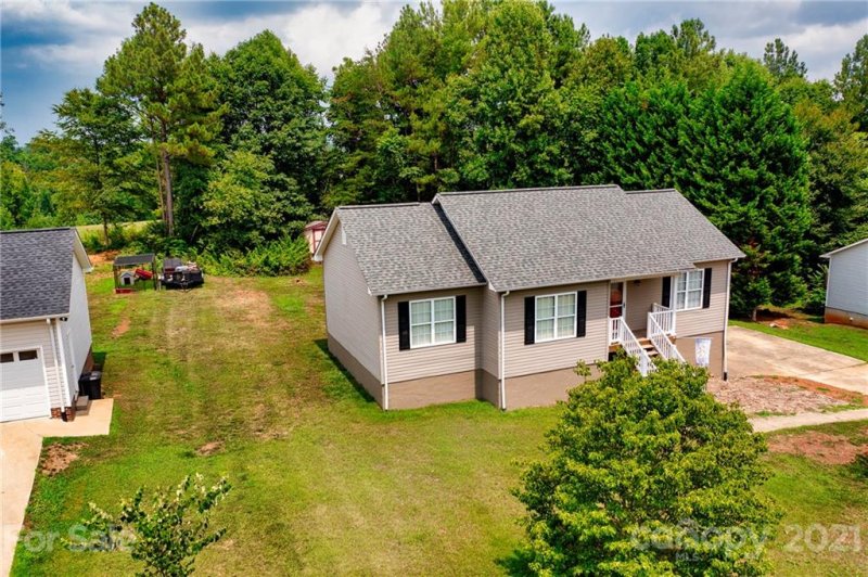 Property image 4 at 6414 Lake Breeze Court, Hickory, NC 28601