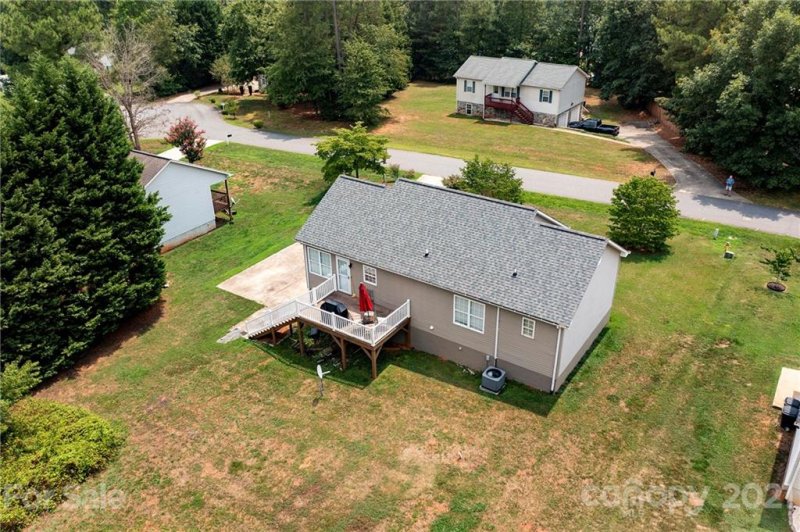 Property image 5 at 6414 Lake Breeze Court, Hickory, NC 28601