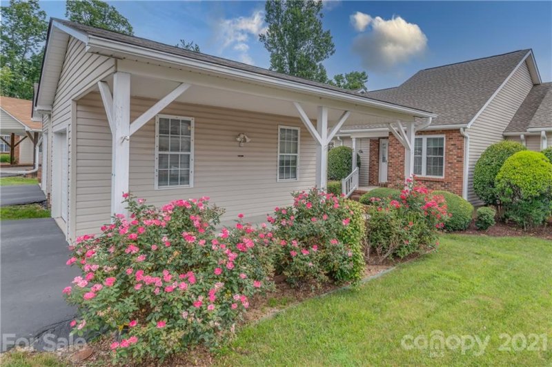 Property image 2 at 44 N Woodridge View Court, Hendersonville, NC 28792