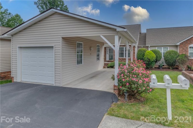 Property image 3 at 44 N Woodridge View Court, Hendersonville, NC 28792