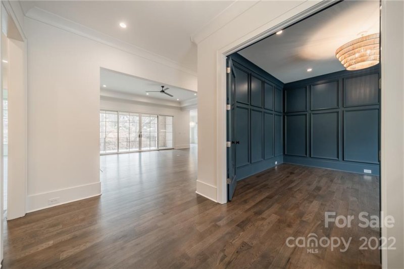 Property image 2 at 6014 Old Providence Lane, Charlotte, NC 28226