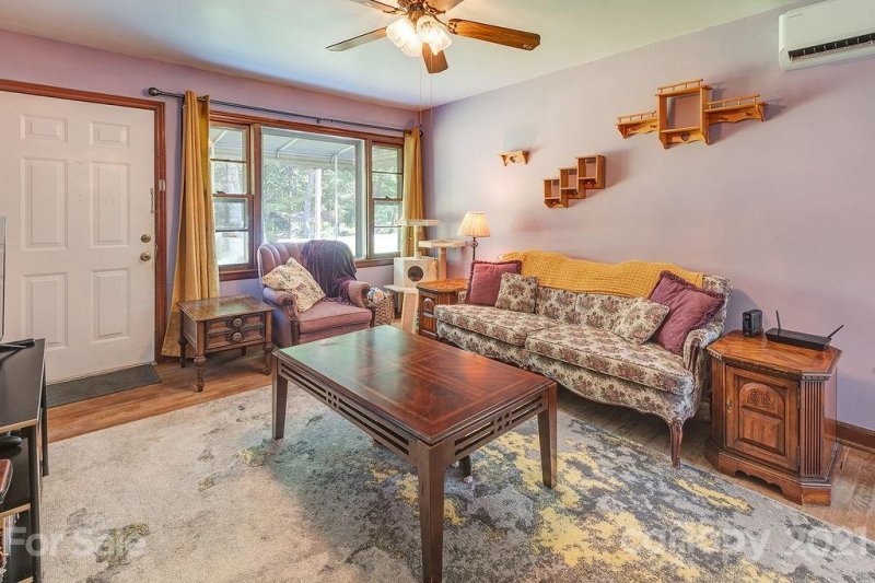 Property image 3 at 915 Brooklyn Avenue, Hendersonville, NC 28792