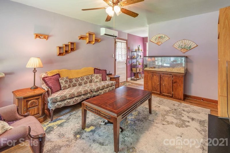 Property image 5 at 915 Brooklyn Avenue, Hendersonville, NC 28792